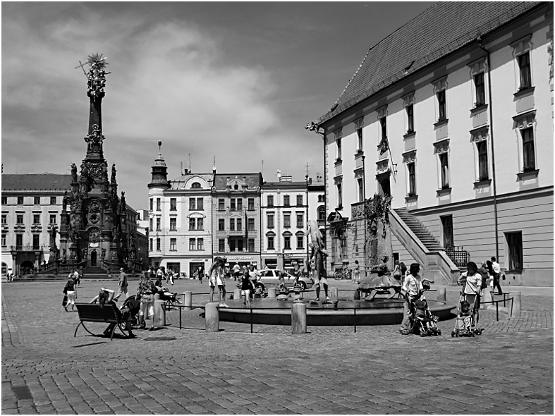 p5210048-olomouc-namesti-bw