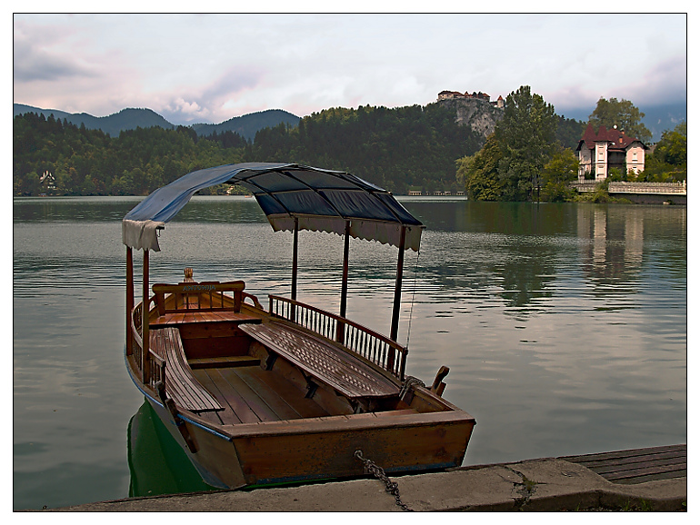 P9045607 Gondolka na jezeře Bled